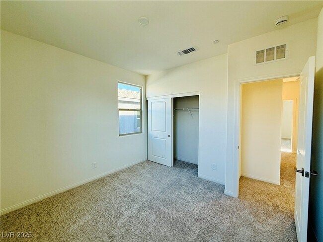 Building Photo - 1544 Little Penguin St