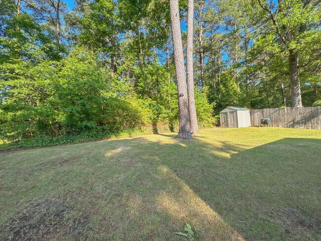 Building Photo - Coming Soon! 3 Bedroom 2 Bathroom-Dogs okay!