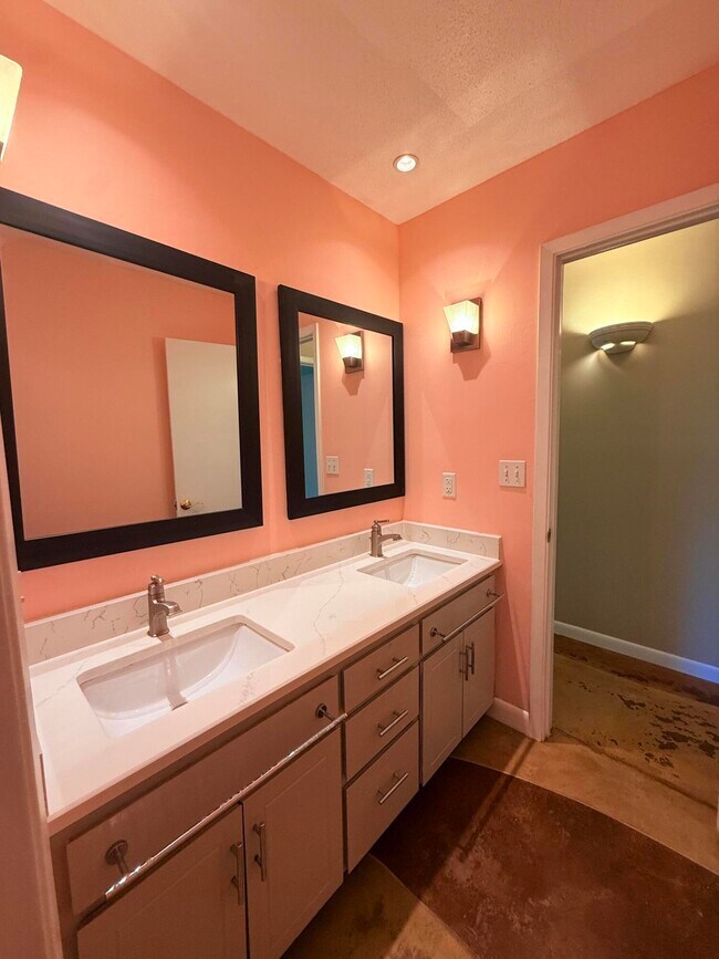 Building Photo - 255 Ridge Lake Rd