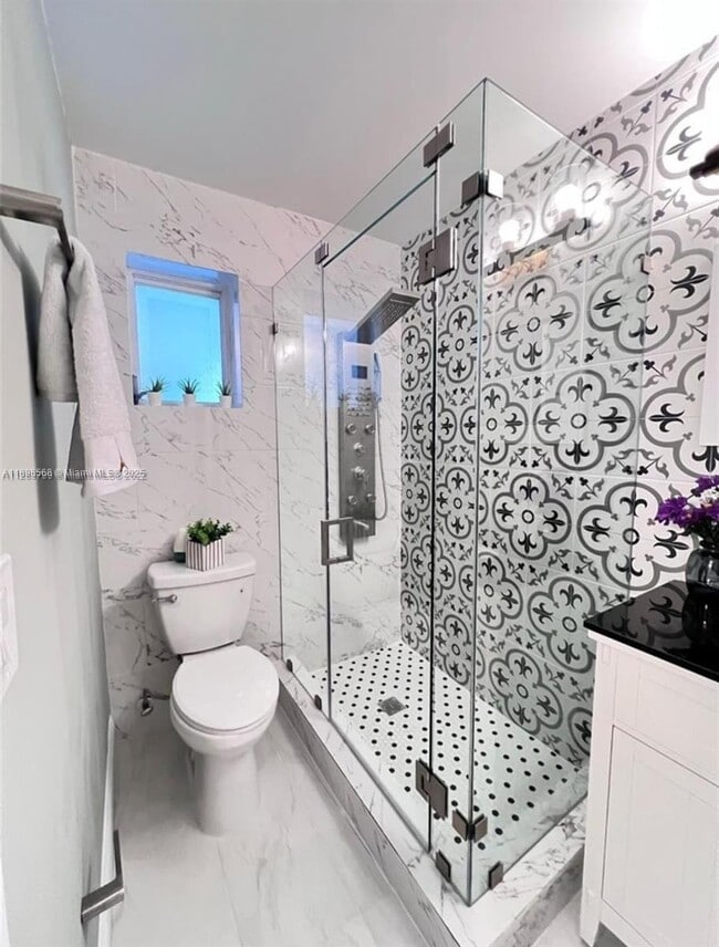 Building Photo - 6720 Azalea Dr