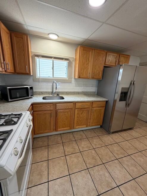 Building Photo - 1208 Elwell St
