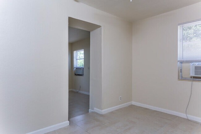 Building Photo - 1335 7th St