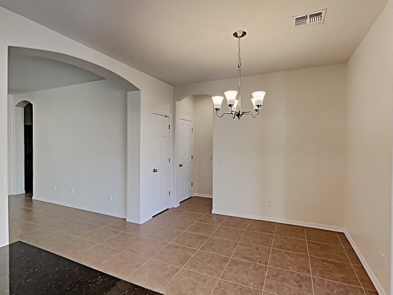 Building Photo - 868 Basswood Ave