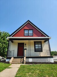 Building Photo - 3/2/1 Newly remodeled, near saddle creek, ...