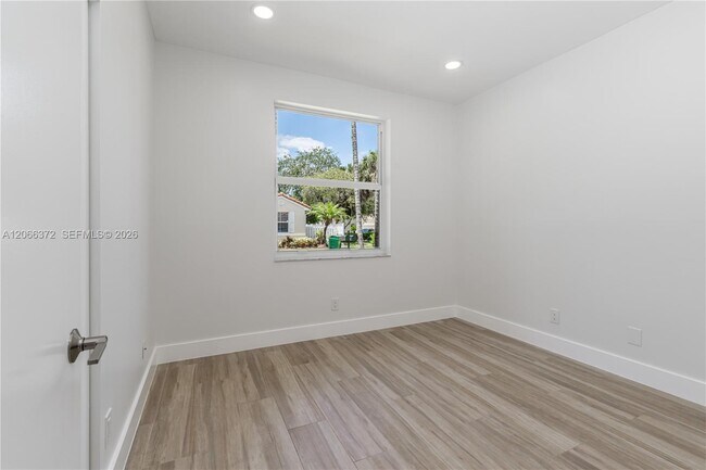 Building Photo - 15130 SW 49th Ct