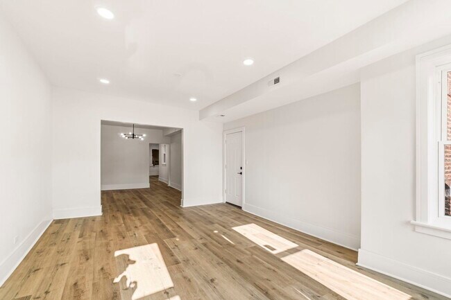 Building Photo - 2112 S Drake Ave