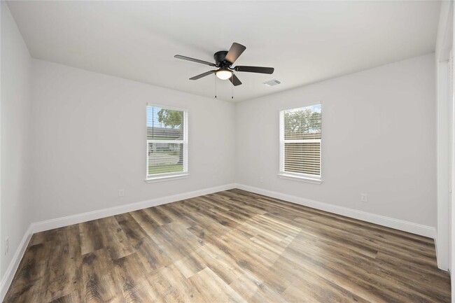 Building Photo - 3806 Zephyr St