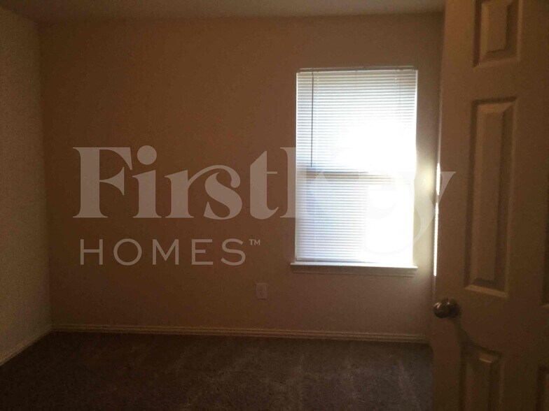 Building Photo - 611 Hilton Dr