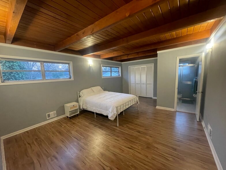 Building Photo - 1391 Jefferson Ave