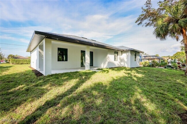 Building Photo - 4672 25th Ave SW