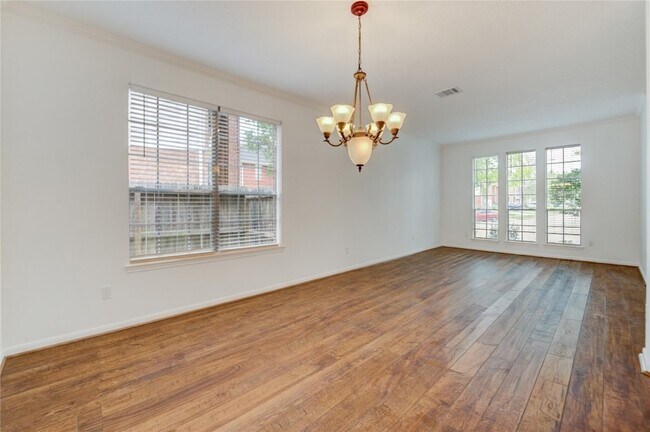 Building Photo - 16464 Beewood Glen Dr