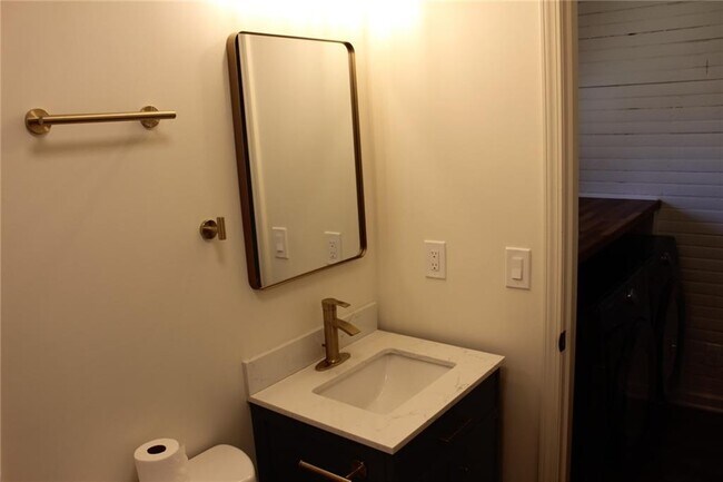 Building Photo - 11 Liberty St