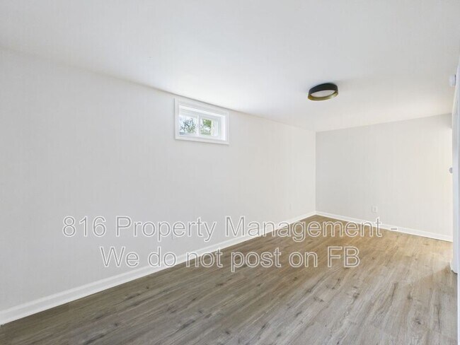 Building Photo - 100 S Oxford Ave