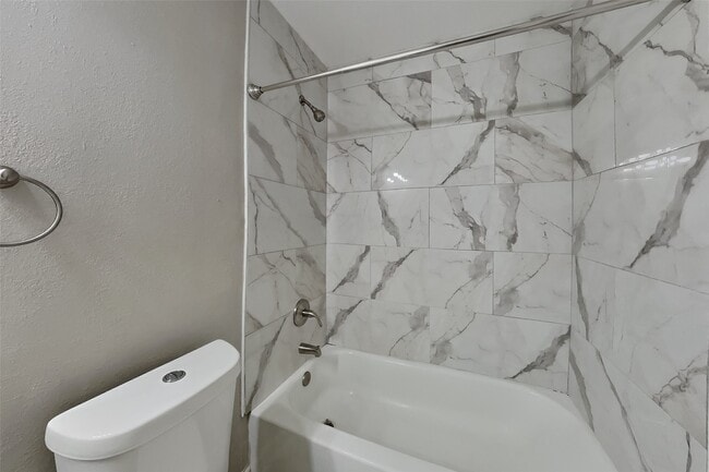 Building Photo - 18319 Autumn Trails Ln