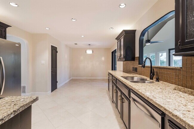 Building Photo - 3215 Sesbania Dr