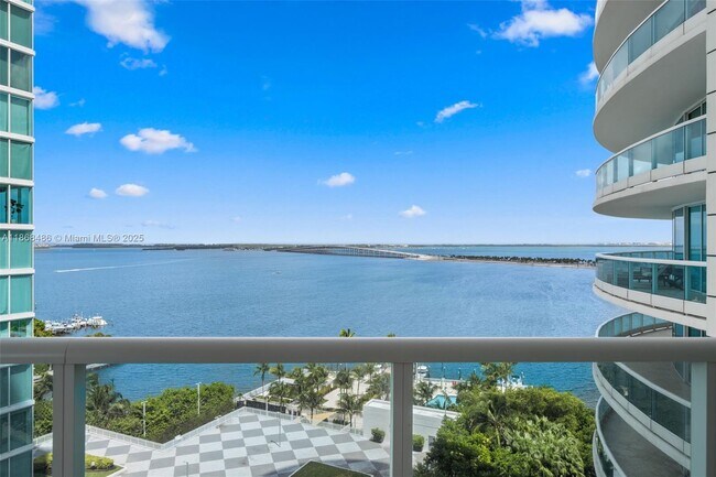 Building Photo - 2127 Brickell Ave