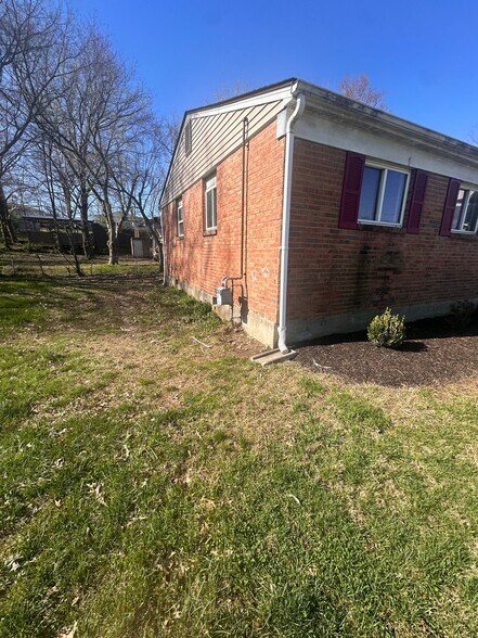 Building Photo - 4200 Narcissus Dr