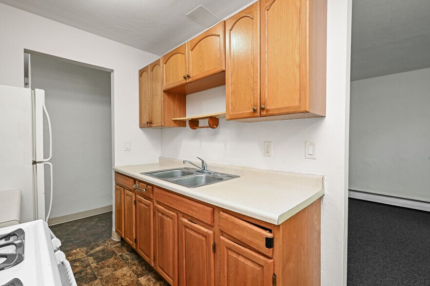 Building Photo - 515 5th St SE