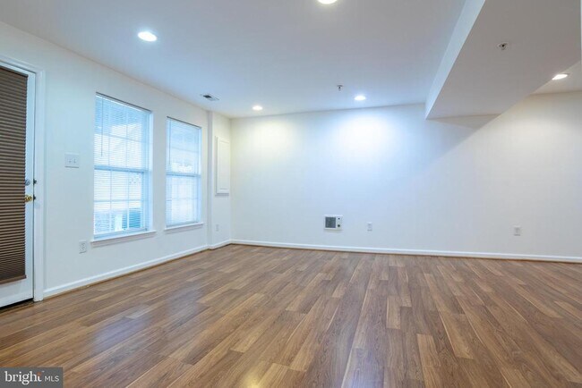 Building Photo - 9314 Penrose St