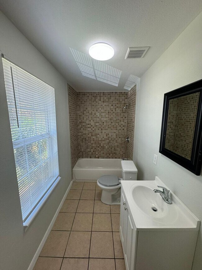 Building Photo - 3/2.5 Home Available Now!