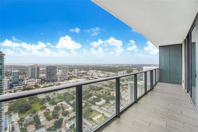 Building Photo - 3131 NE 7th Ave