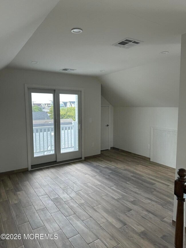 Building Photo - 208 16th Ave