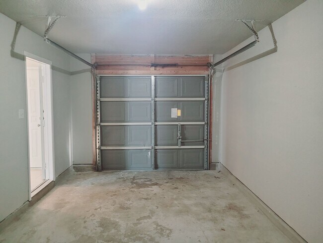 Building Photo - Charming 2 Bedroom, 2 Bathroom Home in Pri...