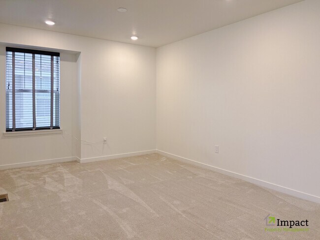 Building Photo - 10228 Vaughn St