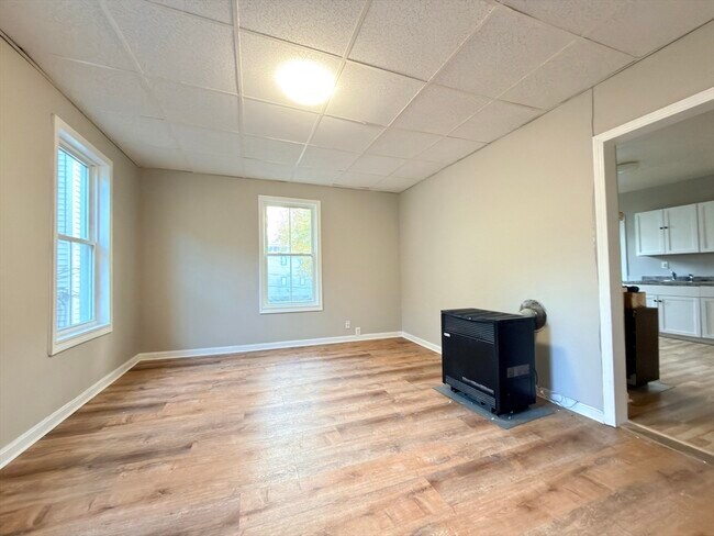 Primary Photo - 16 1/2 Winslow St