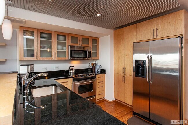 Building Photo - 255 N Sierra St