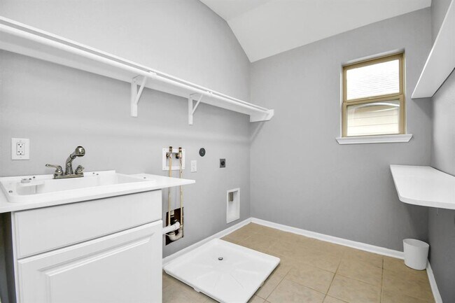 Building Photo - 14018 Harmony Ridge Trl
