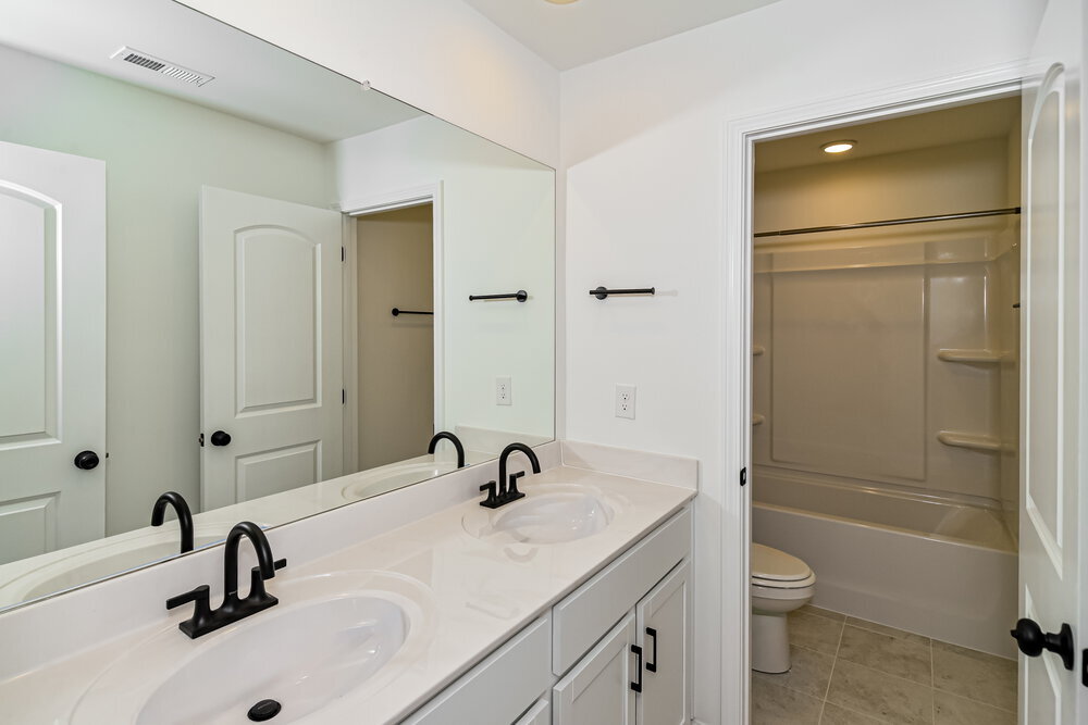 Building Photo - 193 E Millbrook Dr