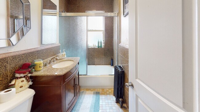 Building Photo - 14 Davison St