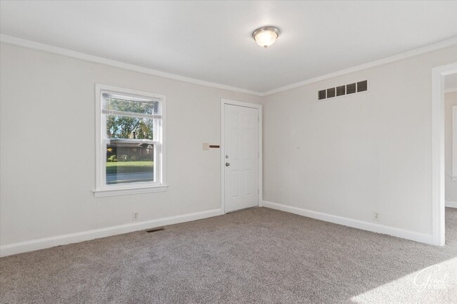 Building Photo - 2 Bedroom-1 Bath-$1200/month