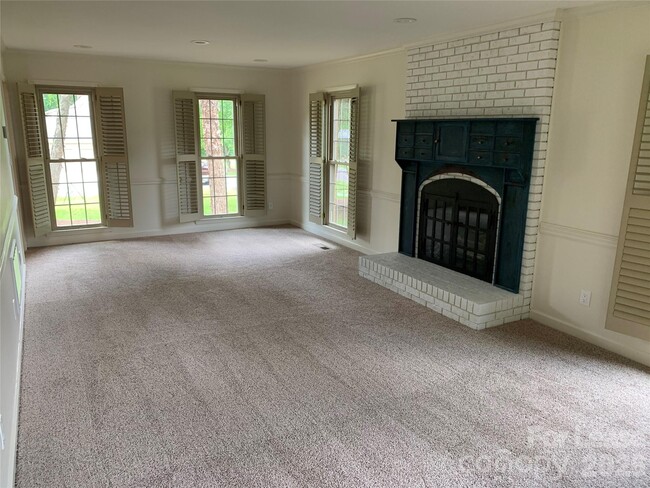 Building Photo - 16518 Greenfarm Rd