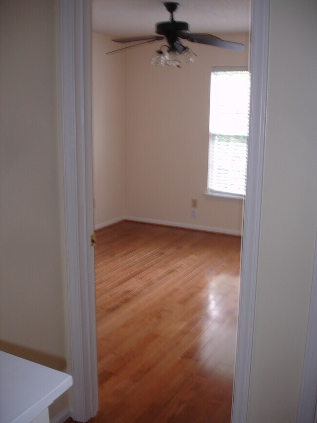 Building Photo - 302 Armour St