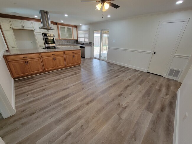 Building Photo - 22522 Deville Dr
