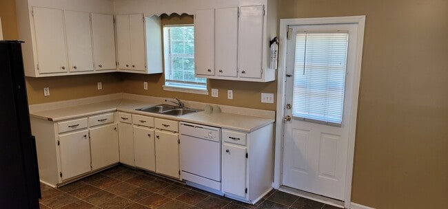 Building Photo - 11 Silver Spur Ct