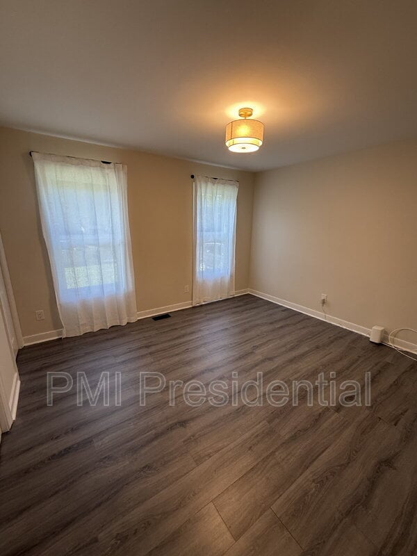 Building Photo - 13702 Danbury Dr