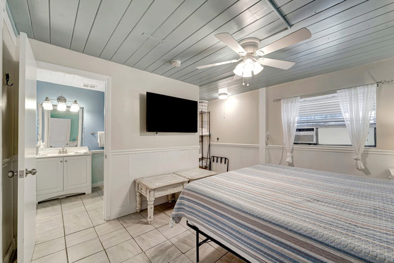 Building Photo - 3018 Gulf Dr
