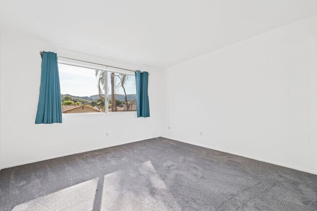 Building Photo - Beautiful Westlake First Neighborhood Family Home w/ Large Backyard with Panoramic Mtn Views