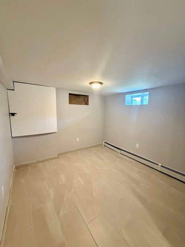 Building Photo - 44 Haddam St