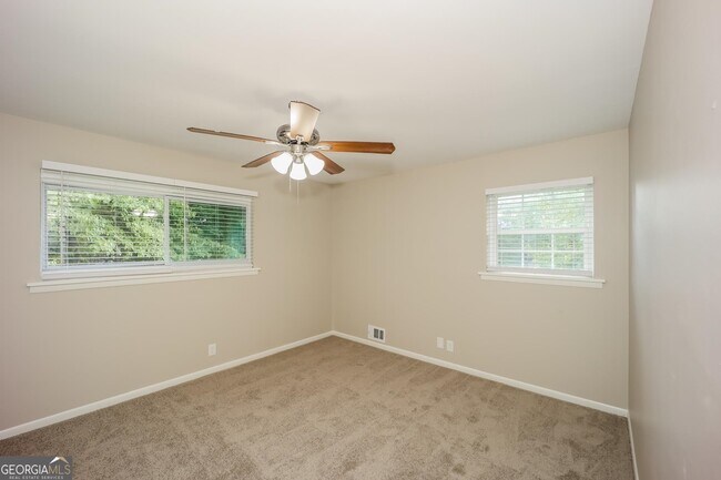 Building Photo - 5285 Chantilly Terrace
