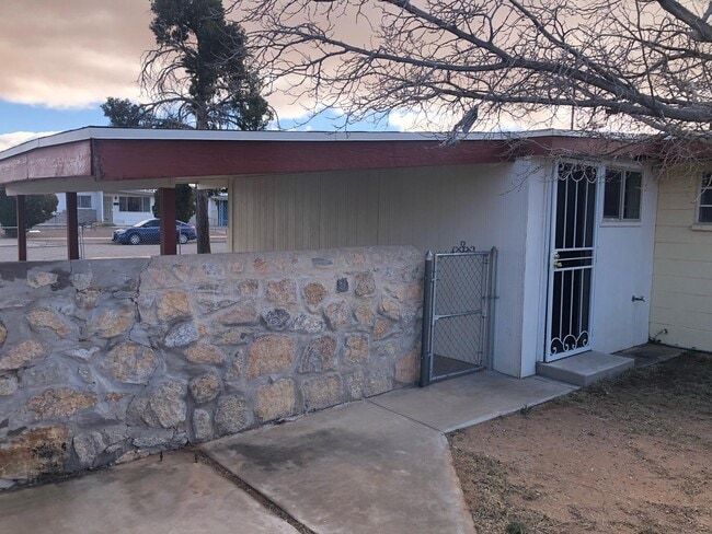 Building Photo - 9542 Lindsey Dr