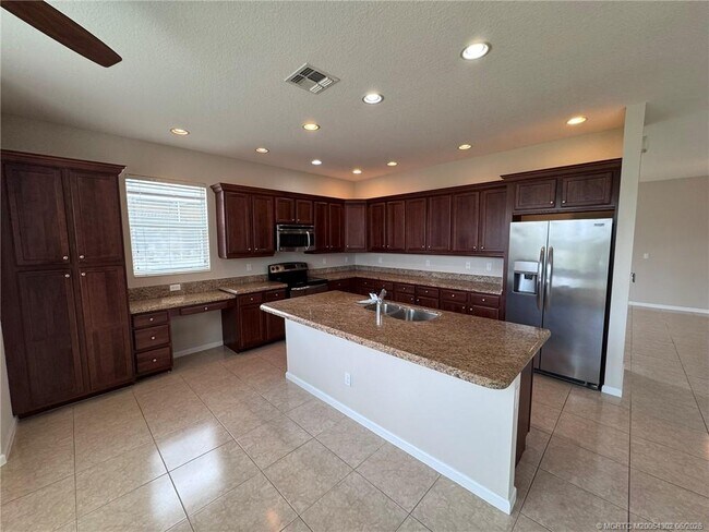 Building Photo - 11239 SW Barton Way