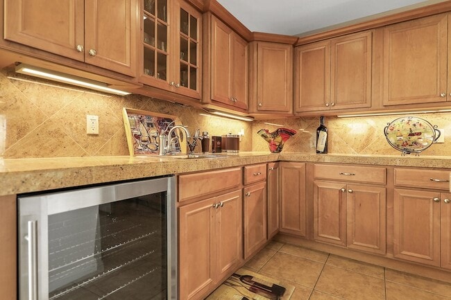 Building Photo - 42505 Adams St