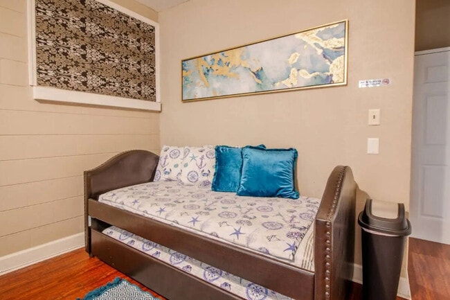 Building Photo - 1324 Catalpa Ln