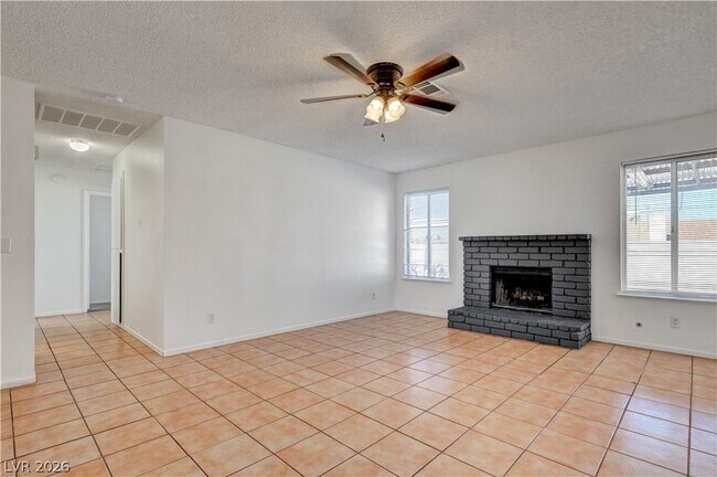 Building Photo - 707 Honeybee Ct