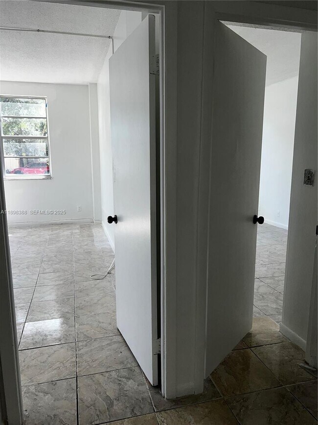 Building Photo - 1455 N Treasure Dr