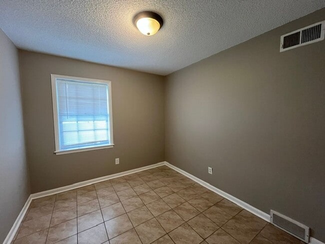 Building Photo - Renovated 3 Bedroom 1 Bath Home for Rent!!